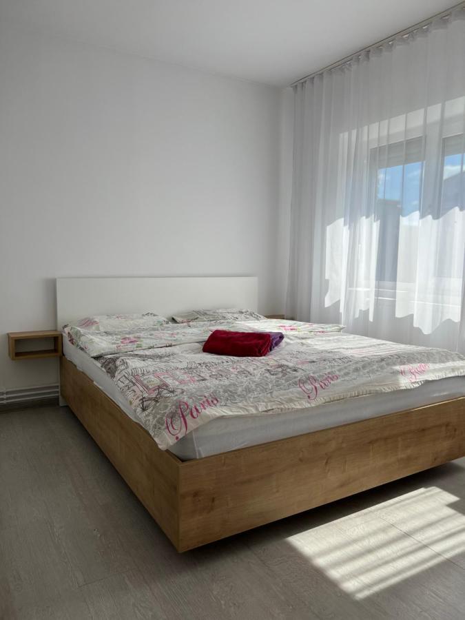 Nicola Flat Mall Arad Esterno foto